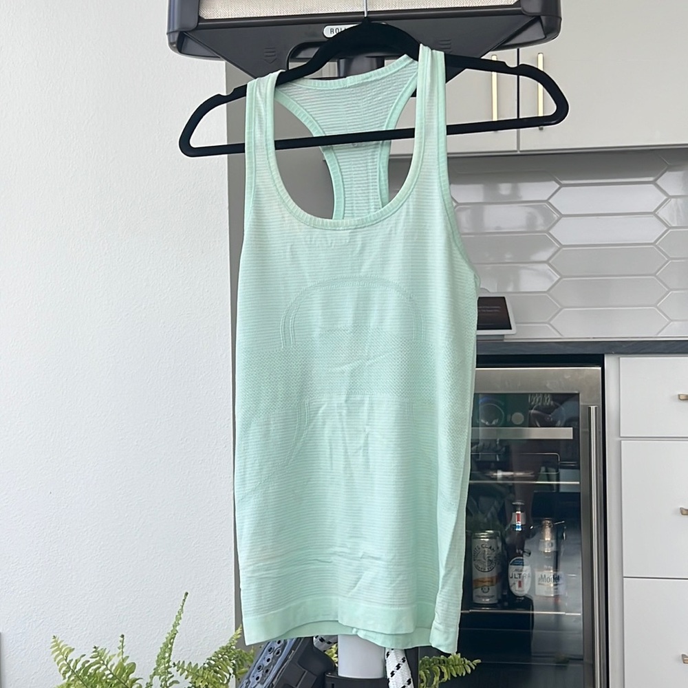 Lululemon tank